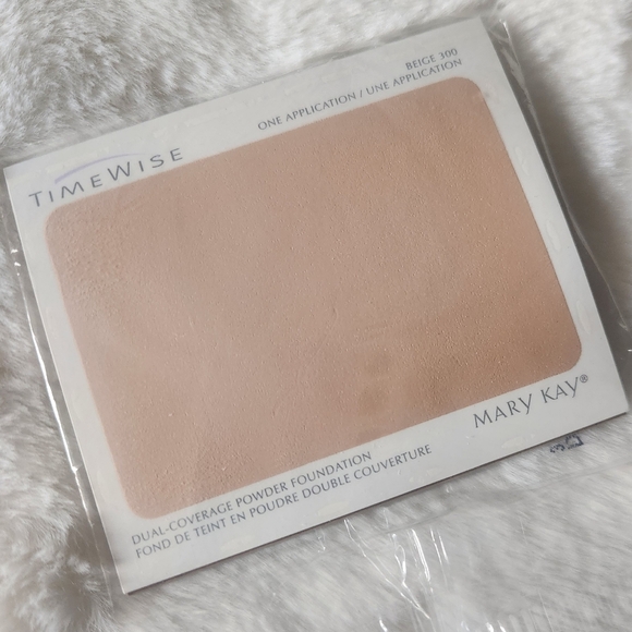 🆕️MK- Beige Foundation Bundle - Picture 5 of 8